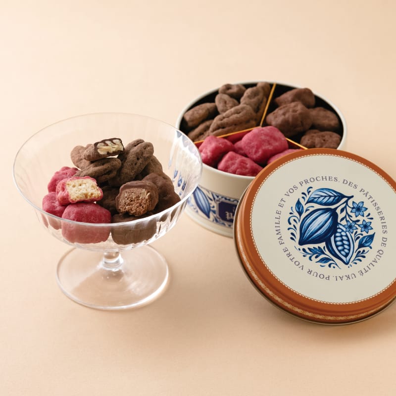 ショコラ アソルティ缶（イチゴ・カカオ・ピーカンナッツ）